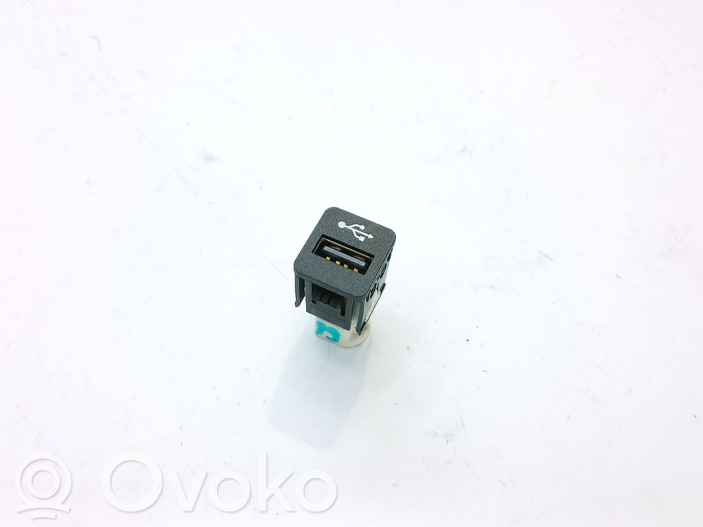 BMW 3 F30 F35 F31 USB socket connector 