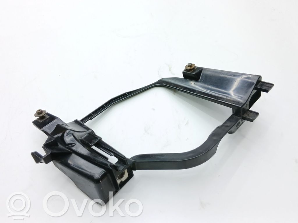 Halterung Scheinwerfer   15373800