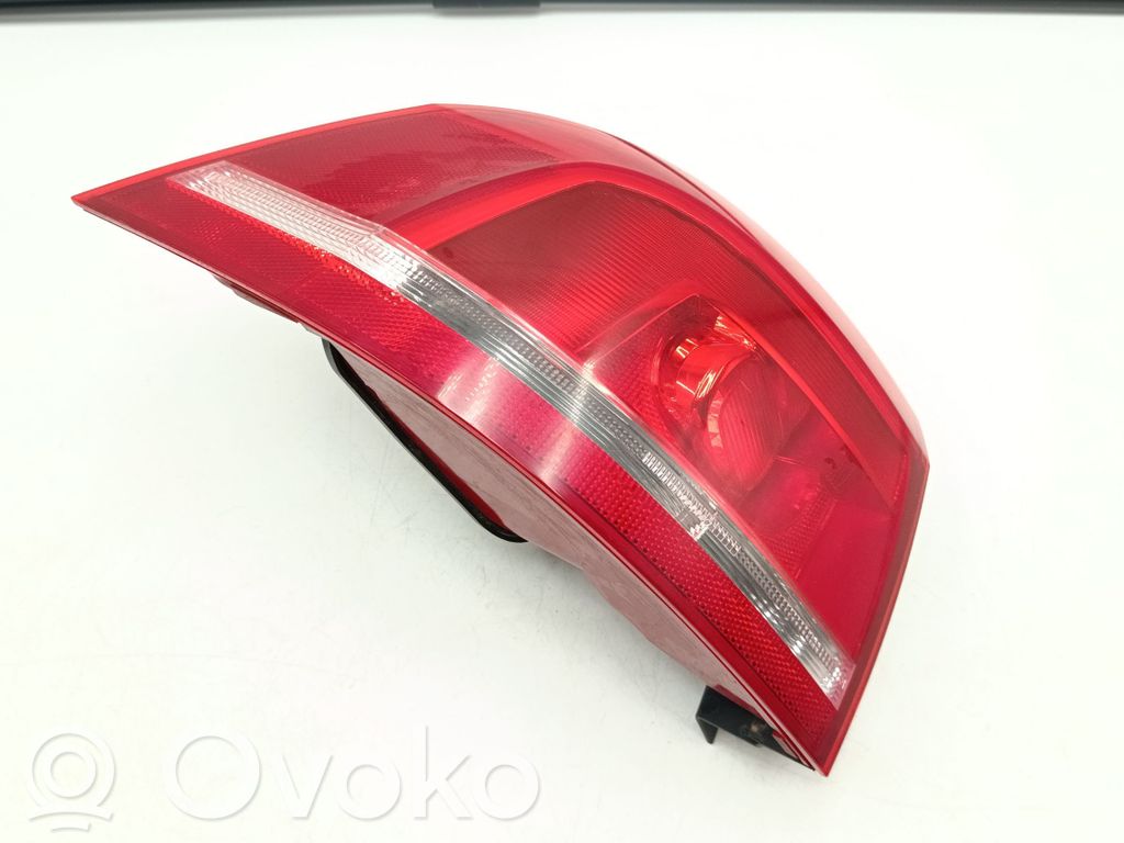 Volkswagen PASSAT B7 Lampa tylna 