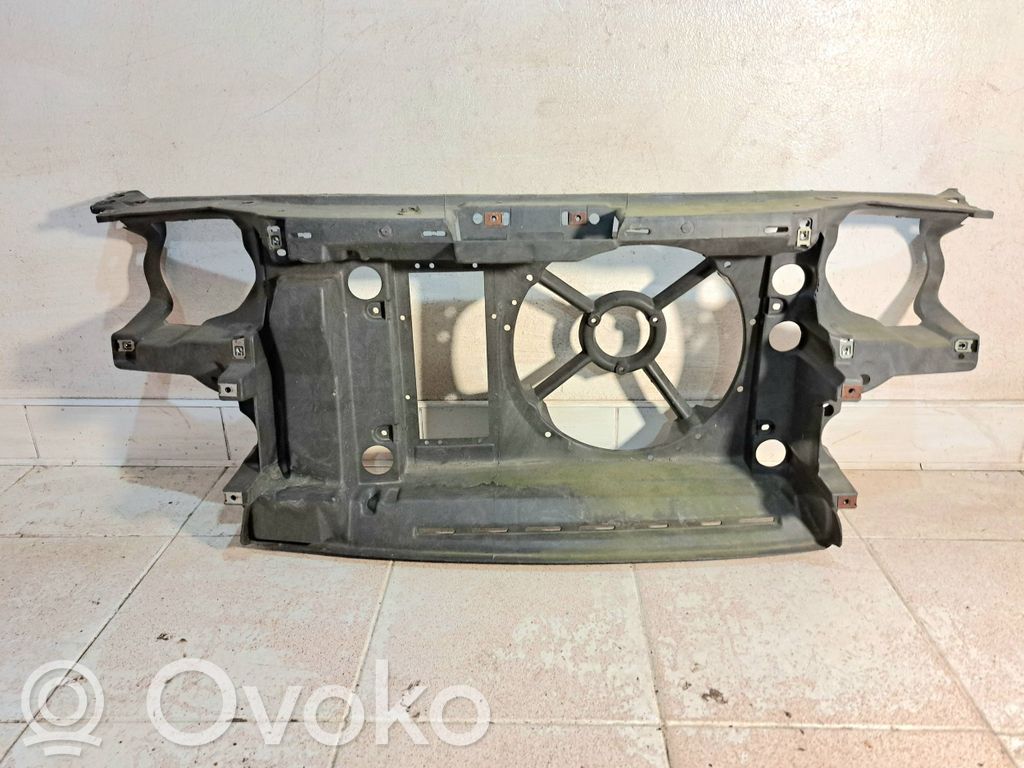 Volkswagen Golf III Pas przedni 