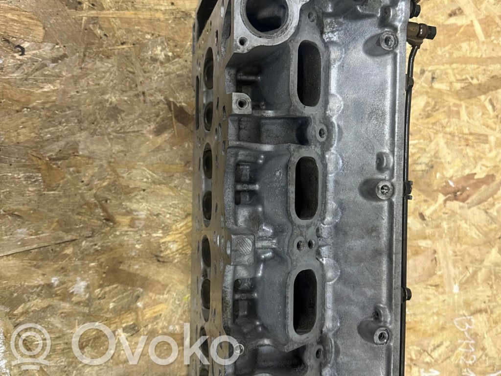Engine head   7559168