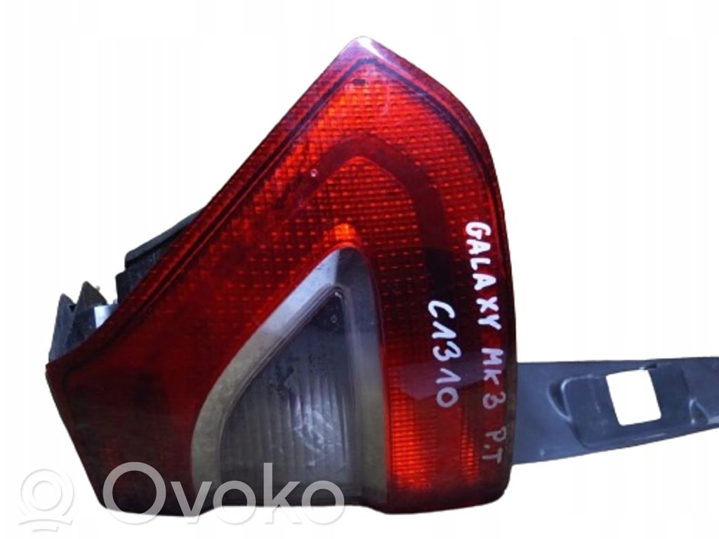 Tailgate rear/tail lights