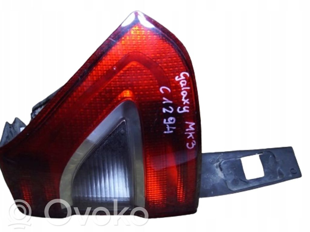 Tailgate rear/tail lights