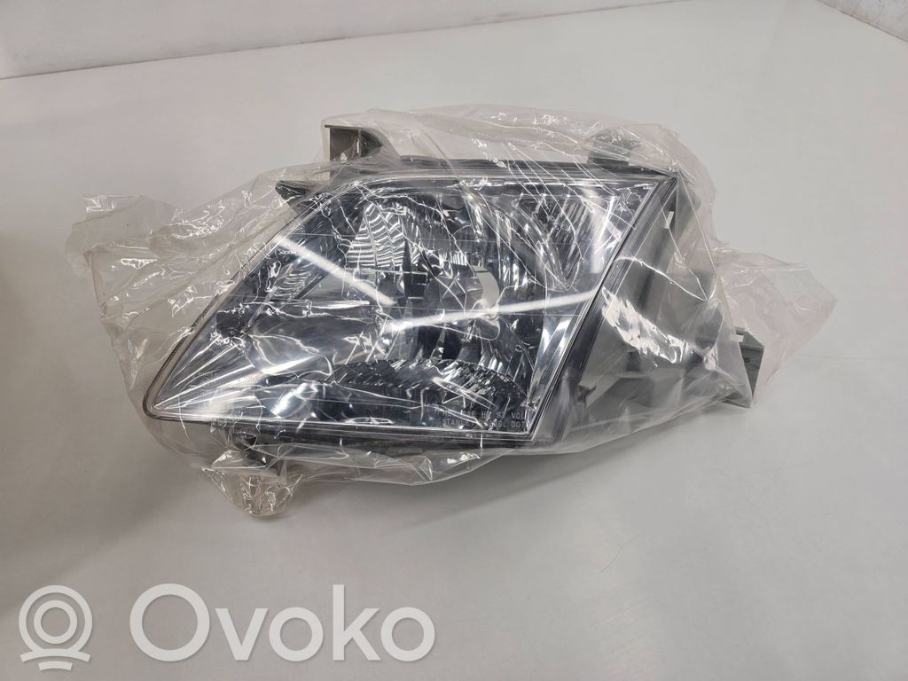 Mazda MPV II LW Headlight/headlamp 
