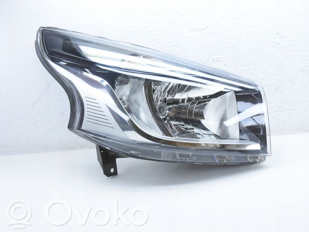 Renault Trafic III (X82) Lampa przednia 