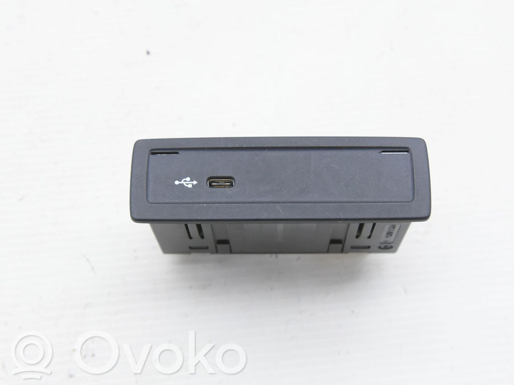 Mercedes-Benz A W177 Gniazdo / Złącze USB 