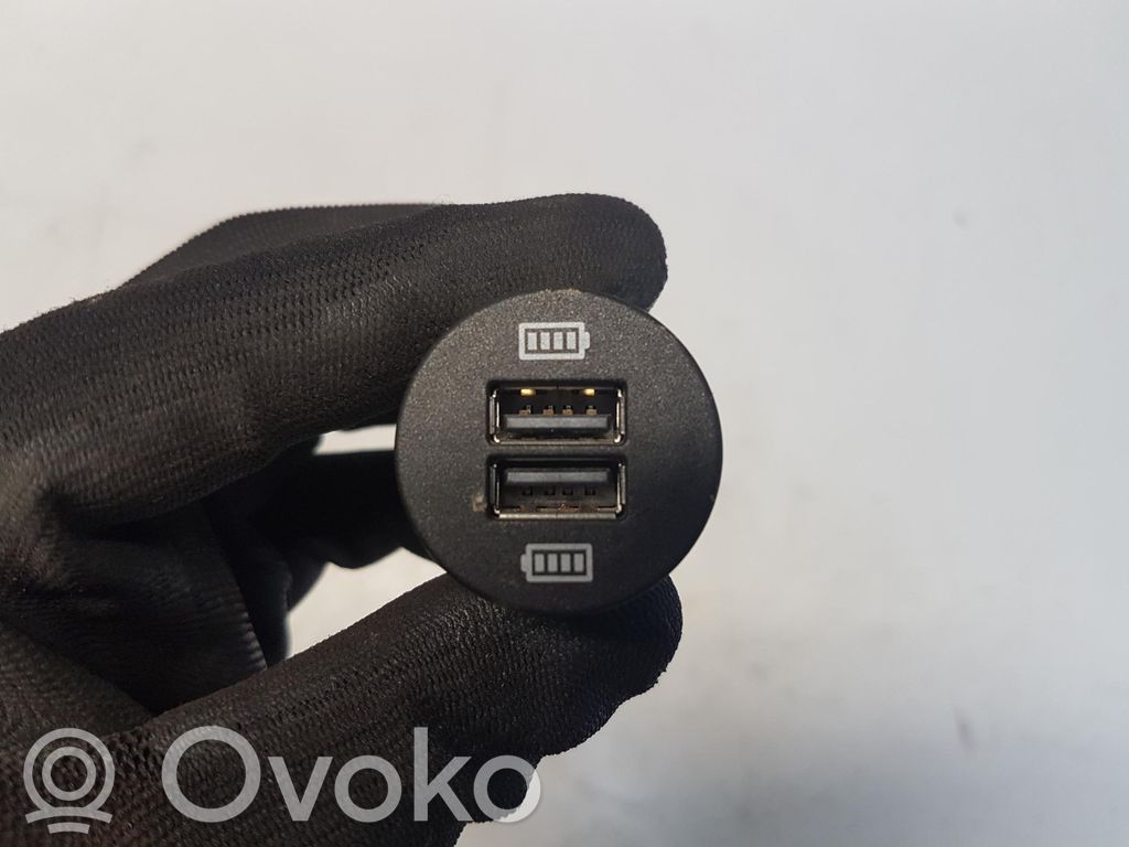 Porsche Macan (95B) Enchufe conector USB 
