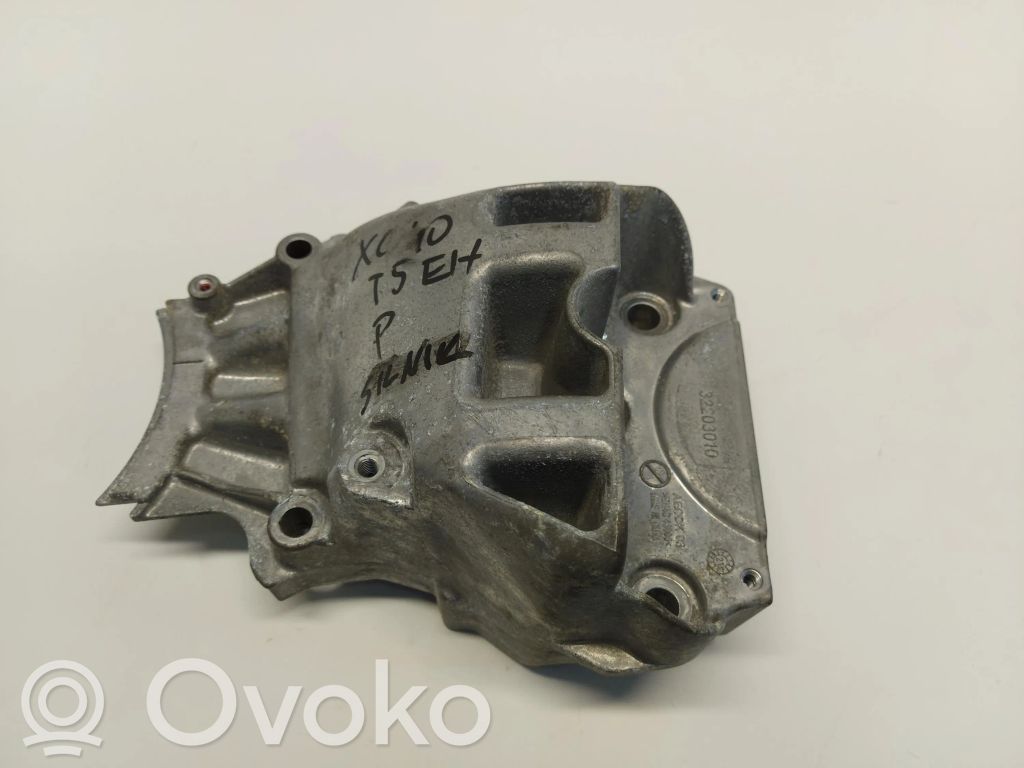 Volvo XC40 Engine mounting bracket 