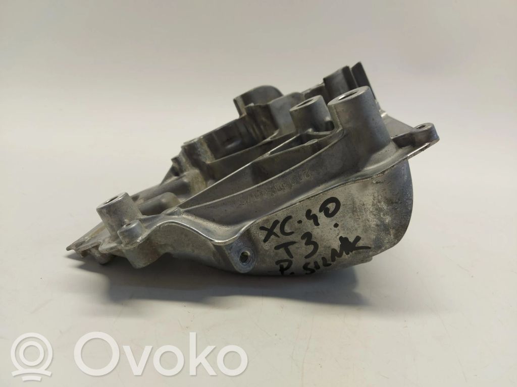 Volvo XC40 Engine mounting bracket 