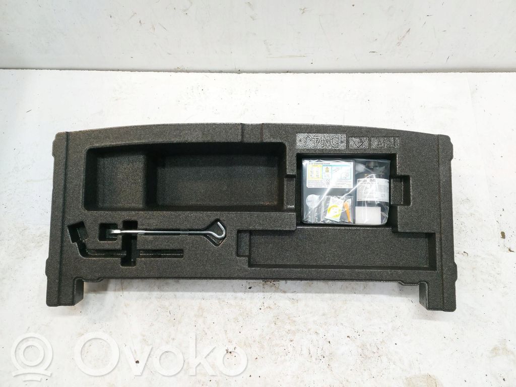 Mazda MX-30 Spare wheel section trim 