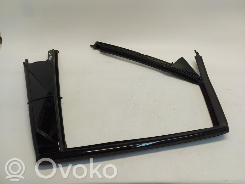 BMW 2 Active Tourer U06 Takaoven tuulilasin kisko 