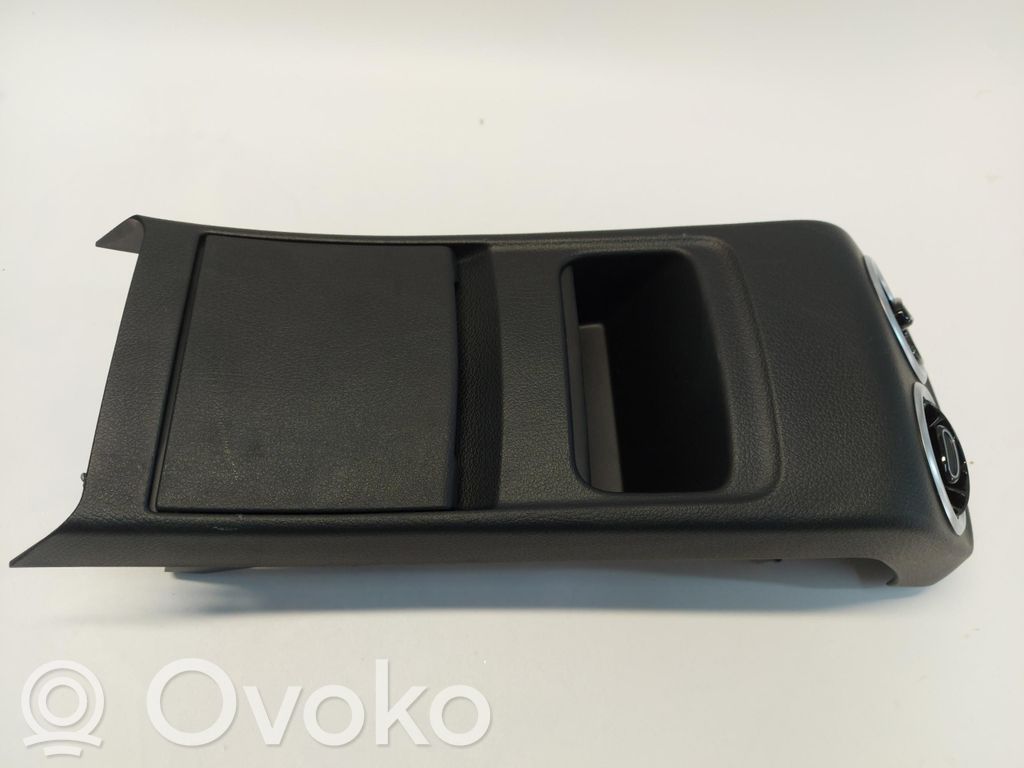 Mercedes-Benz GLA H247 Consolă centrală 