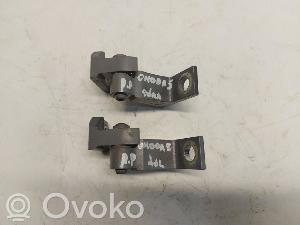 Chery 5/C5 Bisagra inferior puerta delantera 