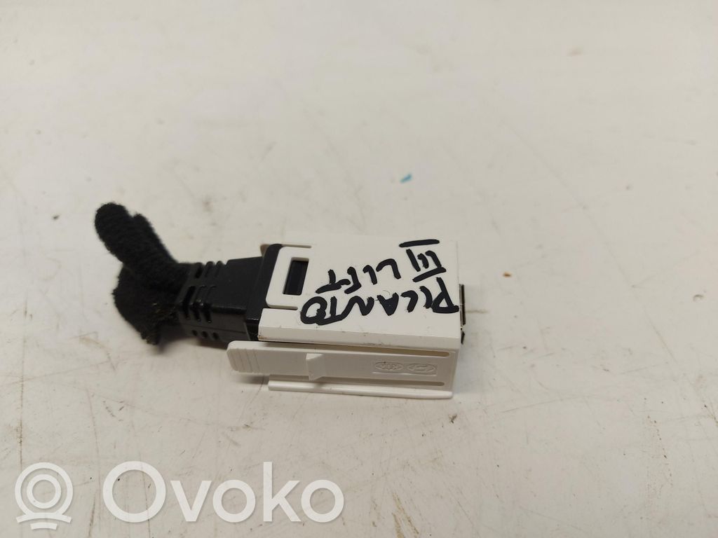 KIA Picanto AUX savienotājs 