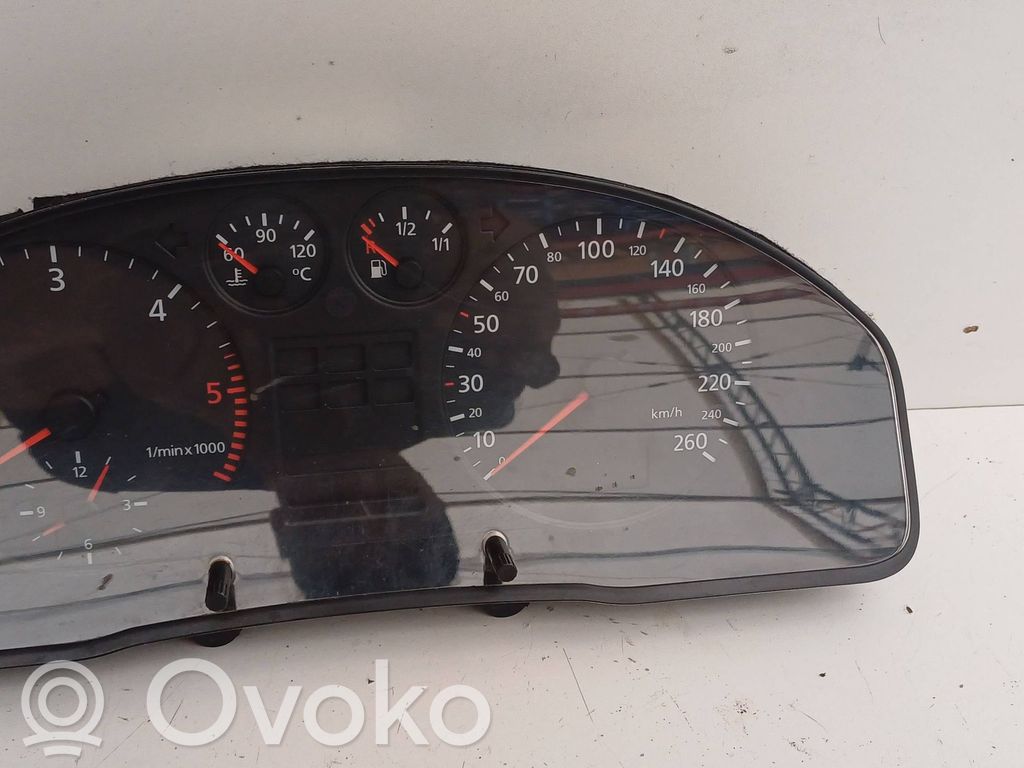 Audi A4 S4 B5 8D Licznik / Prędkościomierz 