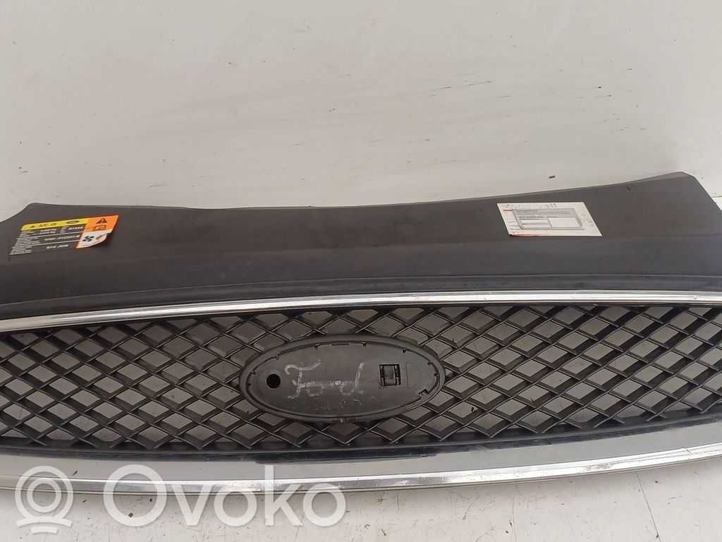 Ford Focus Maskownica / Grill / Atrapa górna chłodnicy 