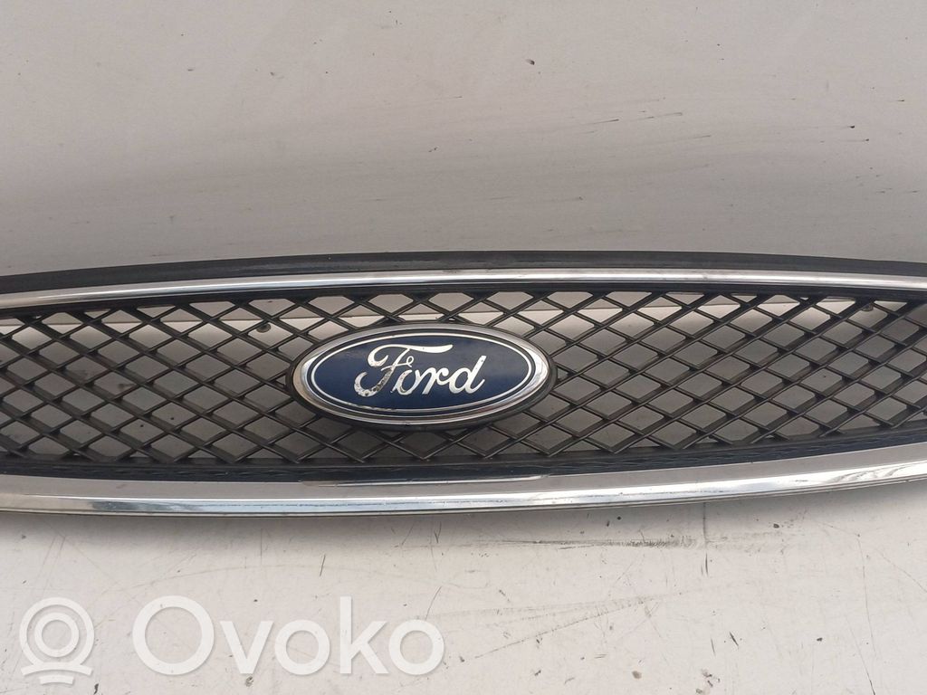 Ford Focus Maskownica / Grill / Atrapa górna chłodnicy 