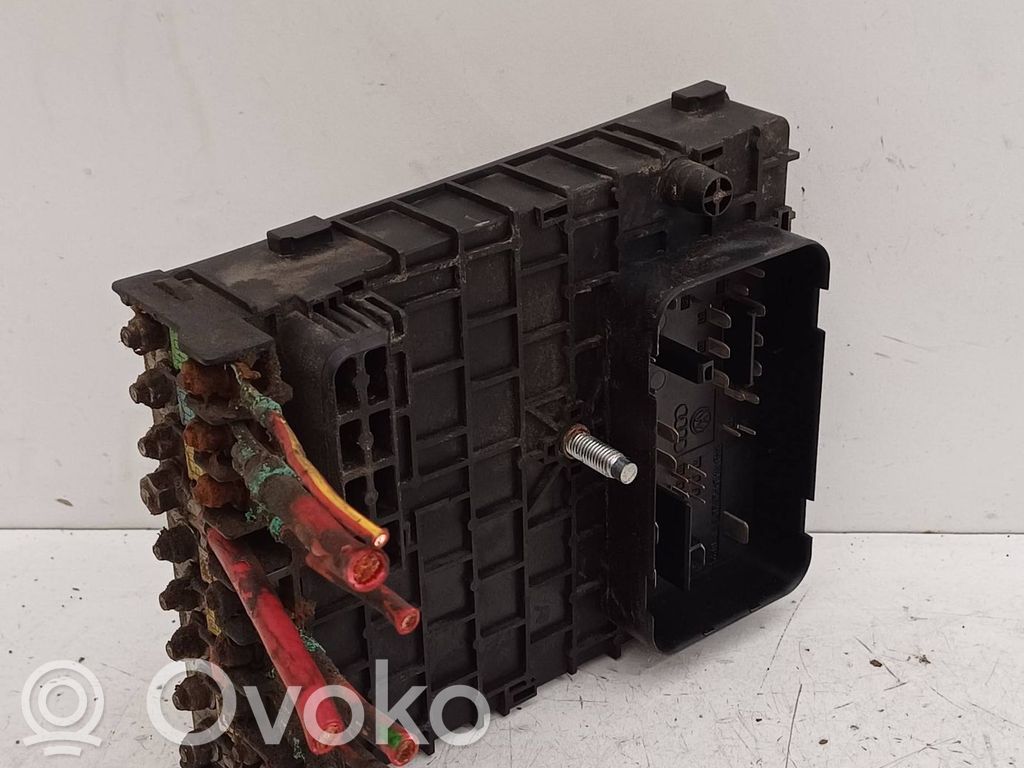 Volkswagen PASSAT B6 Sicherungskasten 