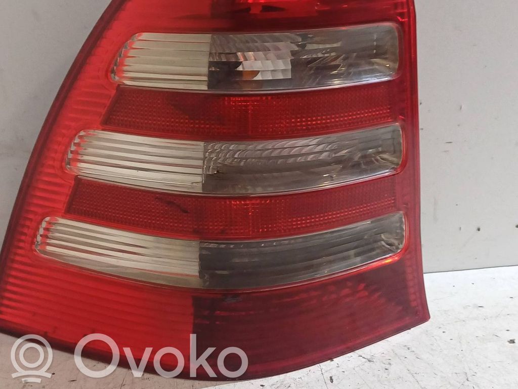 Mercedes-Benz C W203 Lampa tylna 