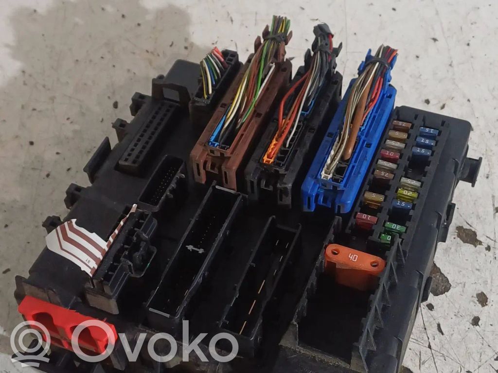 Opel Vectra C Skrzynka bezpieczników / Komplet 