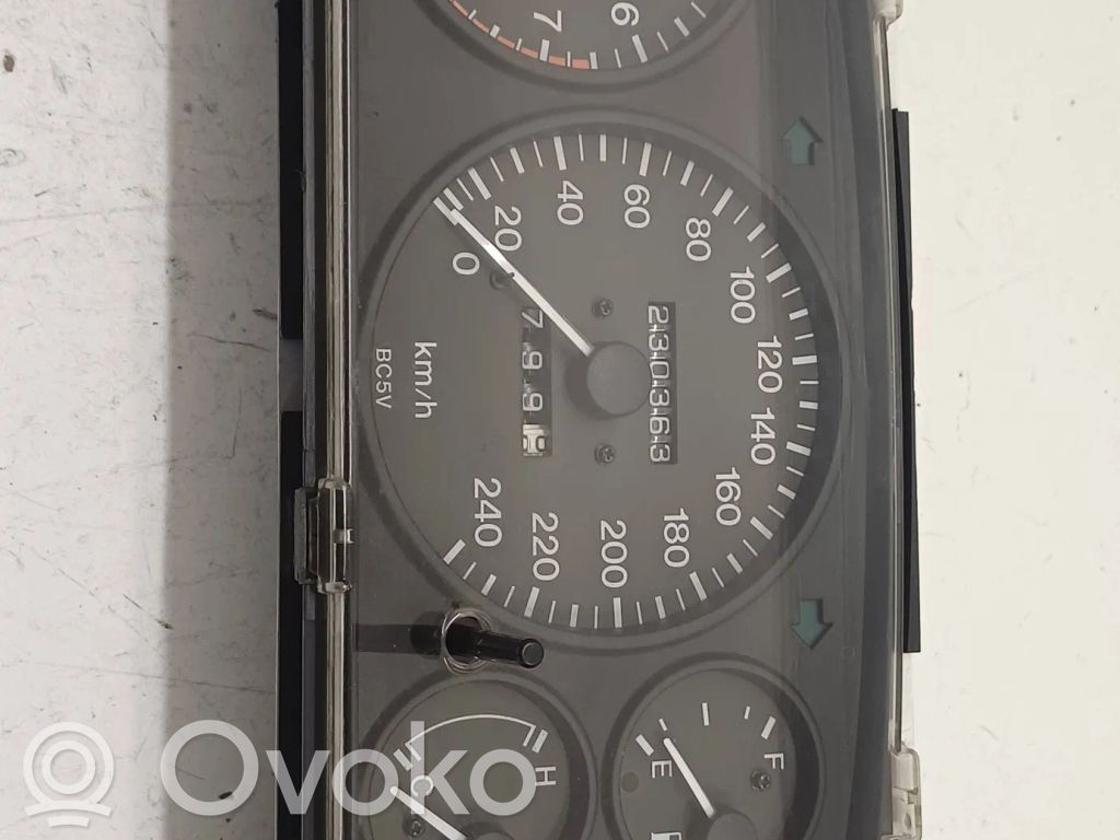 Mazda 323 F Tachimetro (quadro strumenti) 