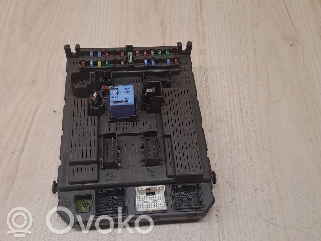 Citroen C8 Saugiklių blokas 