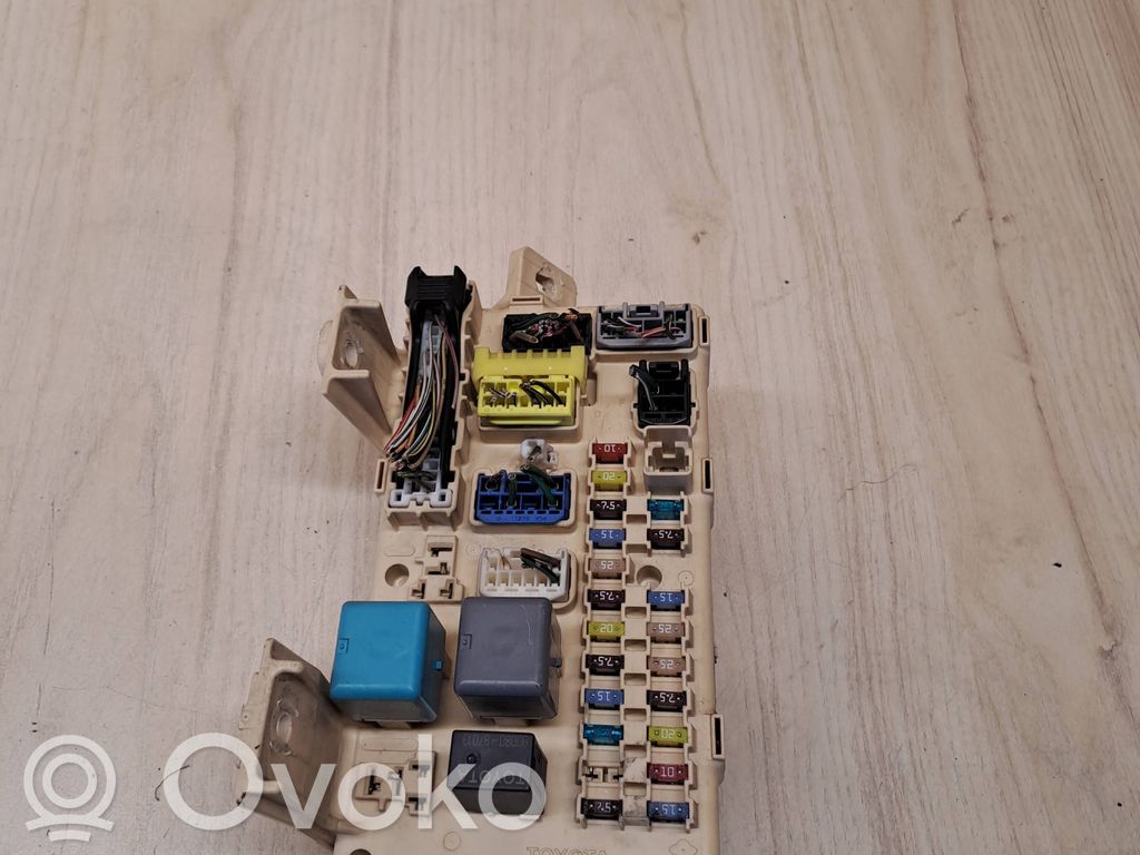 Toyota Avensis T250 Fuse module 