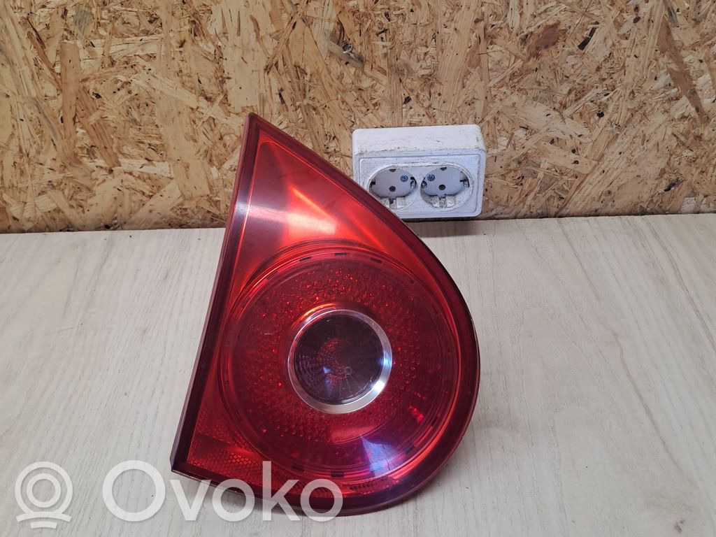 Volkswagen Golf V Lampy tylnej klapy bagażnika 
