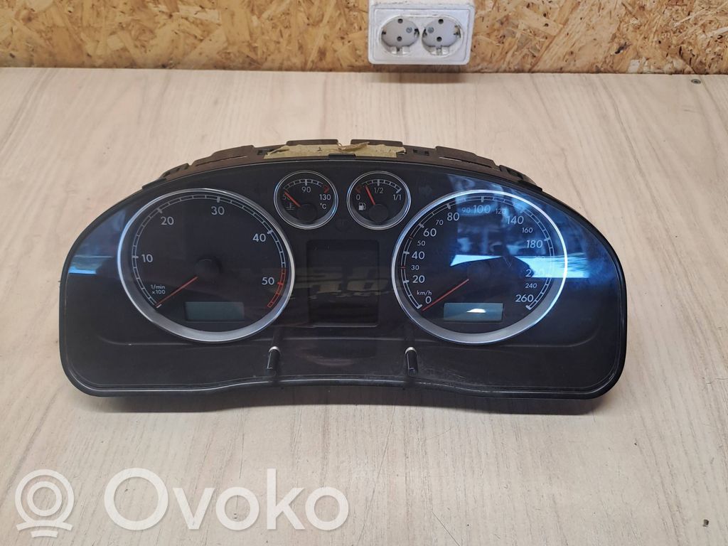 Volkswagen PASSAT B5.5 Spidometrs (instrumentu panelī) 