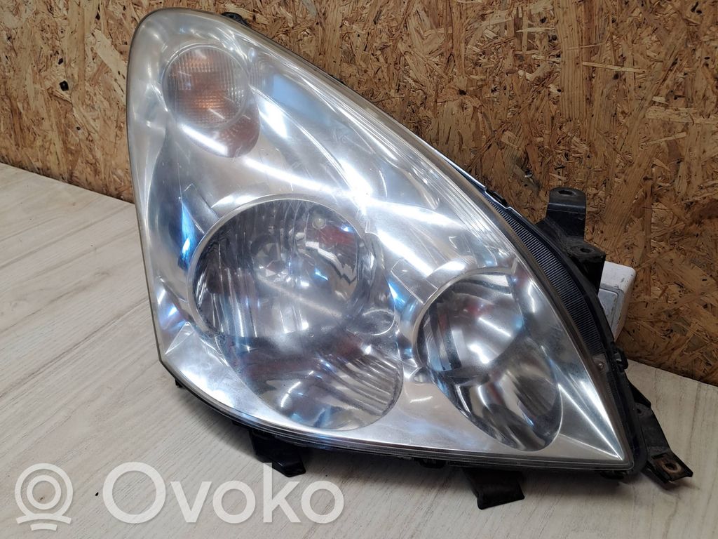 Toyota Corolla Verso AR10 Scheinwerfer 