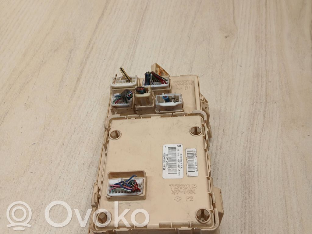 Toyota Avensis T250 Fuse module 