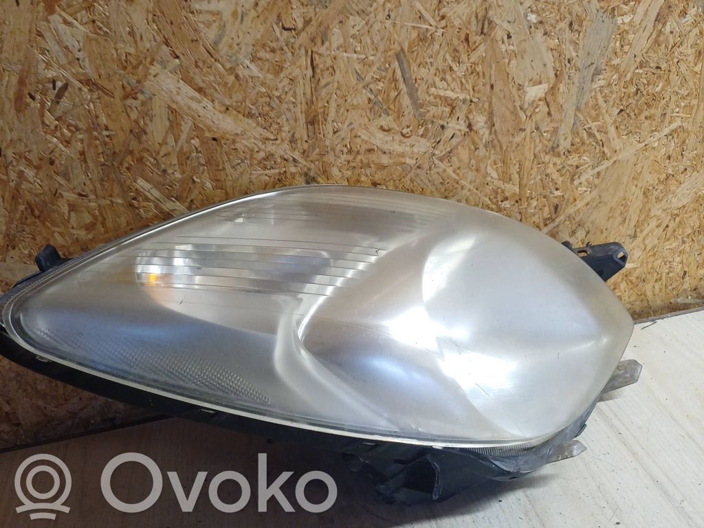 Toyota Yaris Lampa przednia 