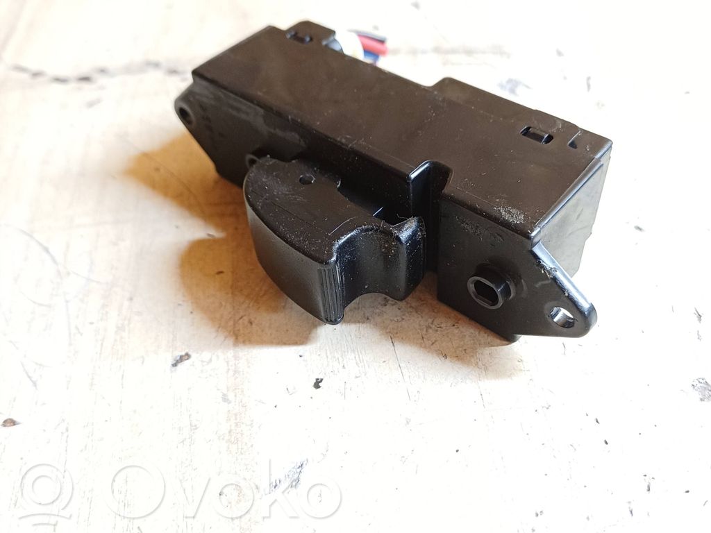 Electric window control switch   8608A061,C8DD602M,10Z7D1