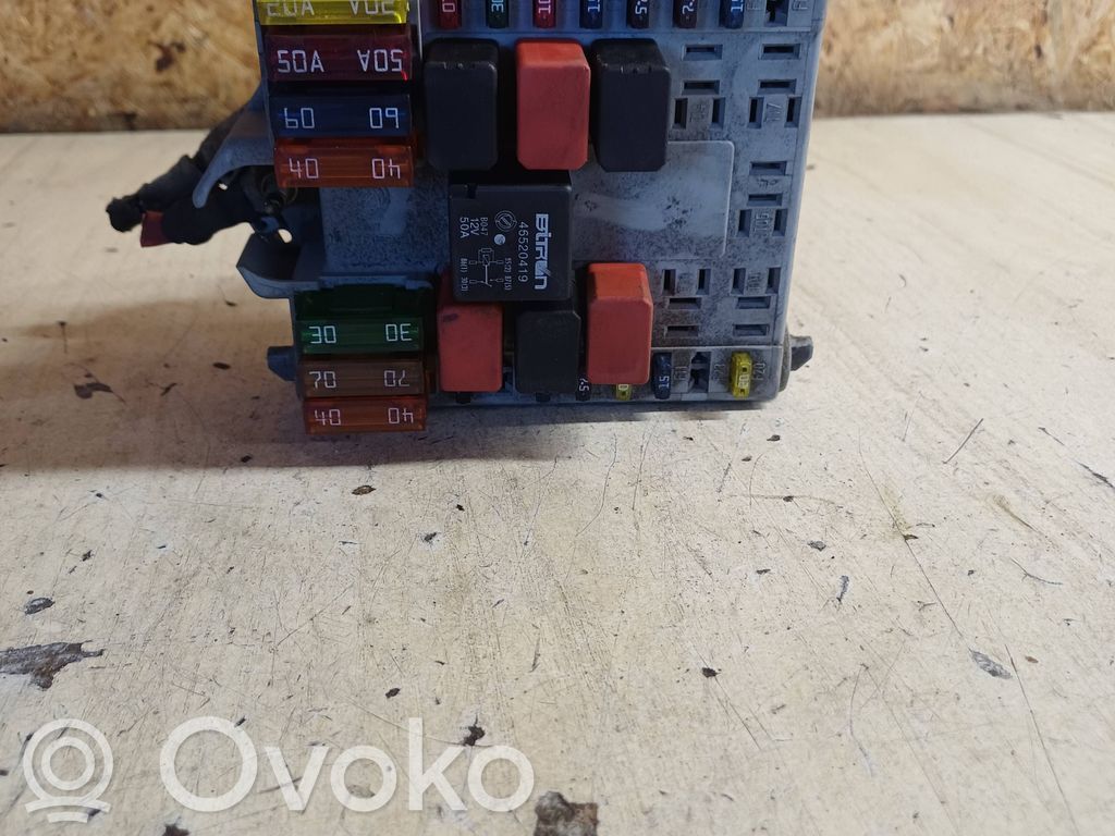 Fiat Punto (176) Módulo de fusible 