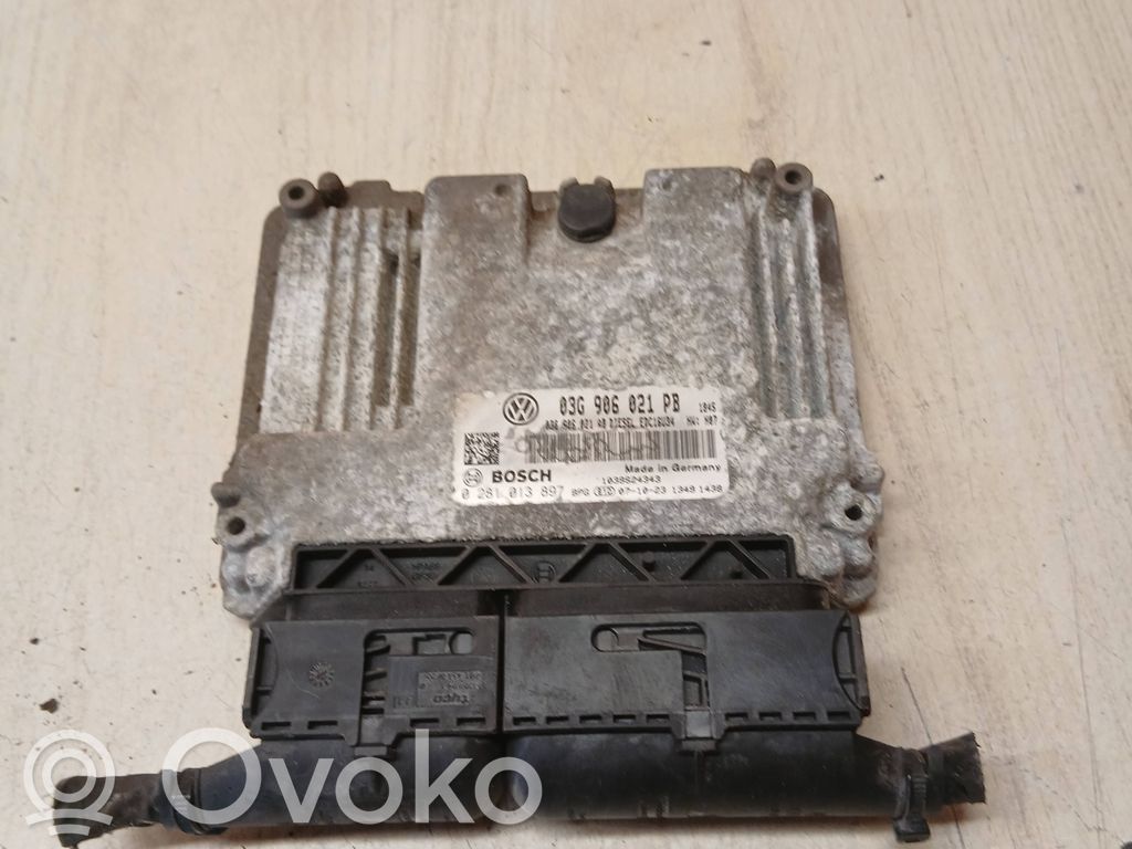 Volkswagen PASSAT B6 Engine control unit/module 