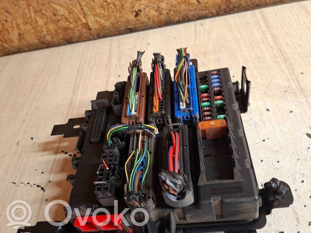 Ramka / Moduł bezpieczników   12769679,519161301,03030198