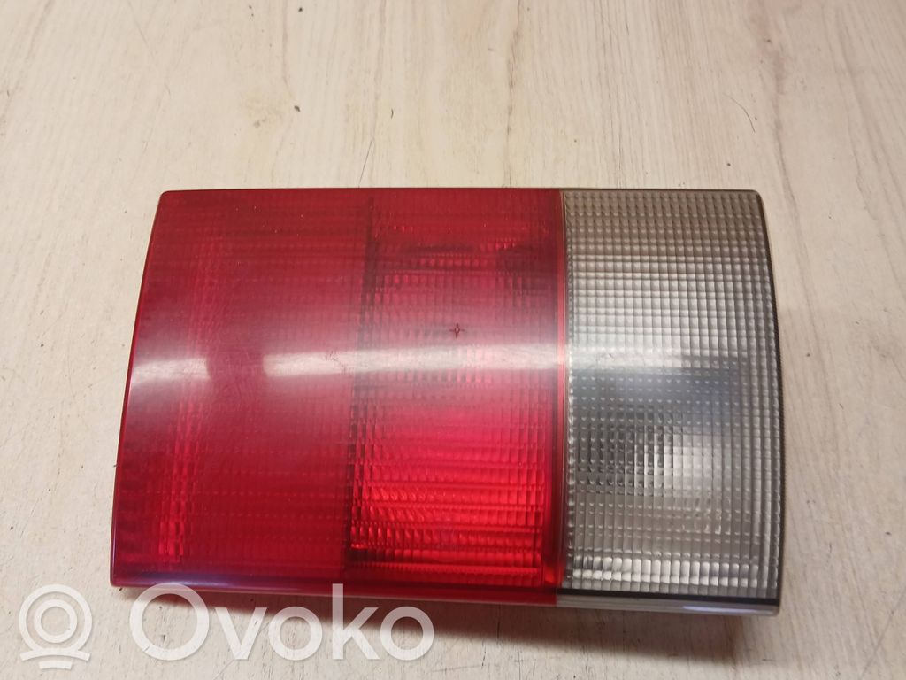 Audi 80 90 S2 B4 Takaluukun takavalot 
