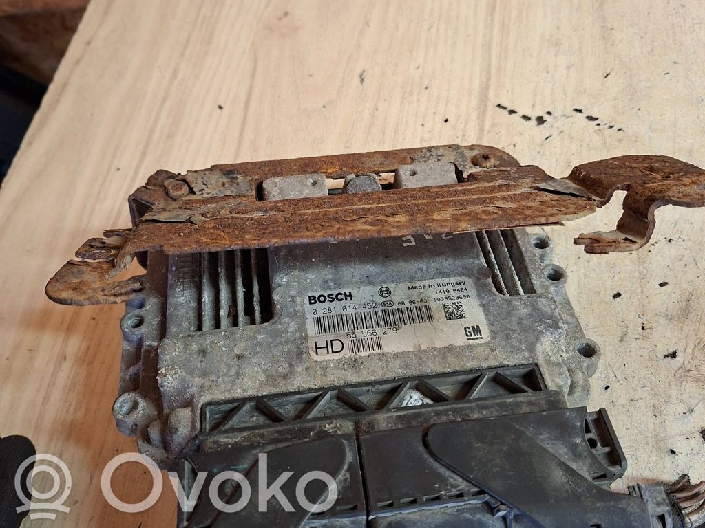 Opel Zafira B Engine control unit/module 