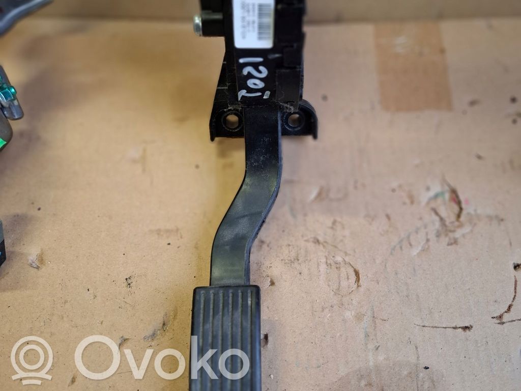 Pedał gazu / przyspieszenia   4A700,35190