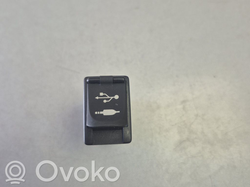 Toyota C-HR I Enchufe conector USB 