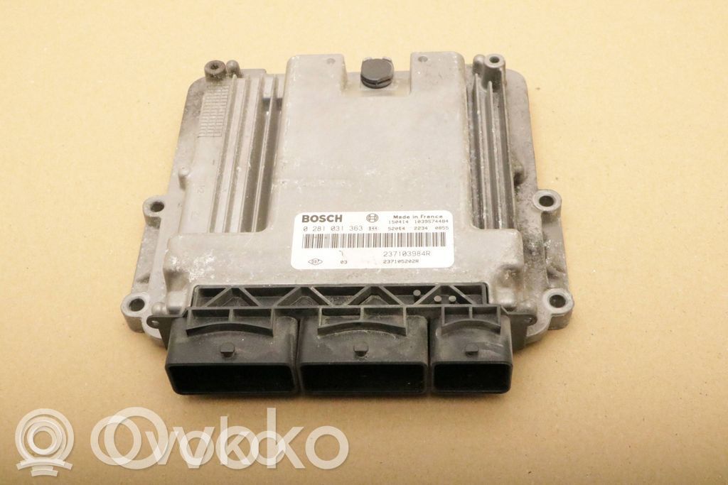 Renault Trafic III (X82) Engine control unit/module 