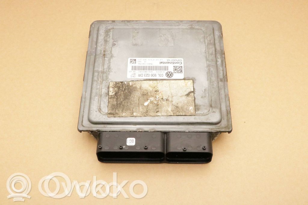 Volkswagen Golf VI Engine control unit/module 