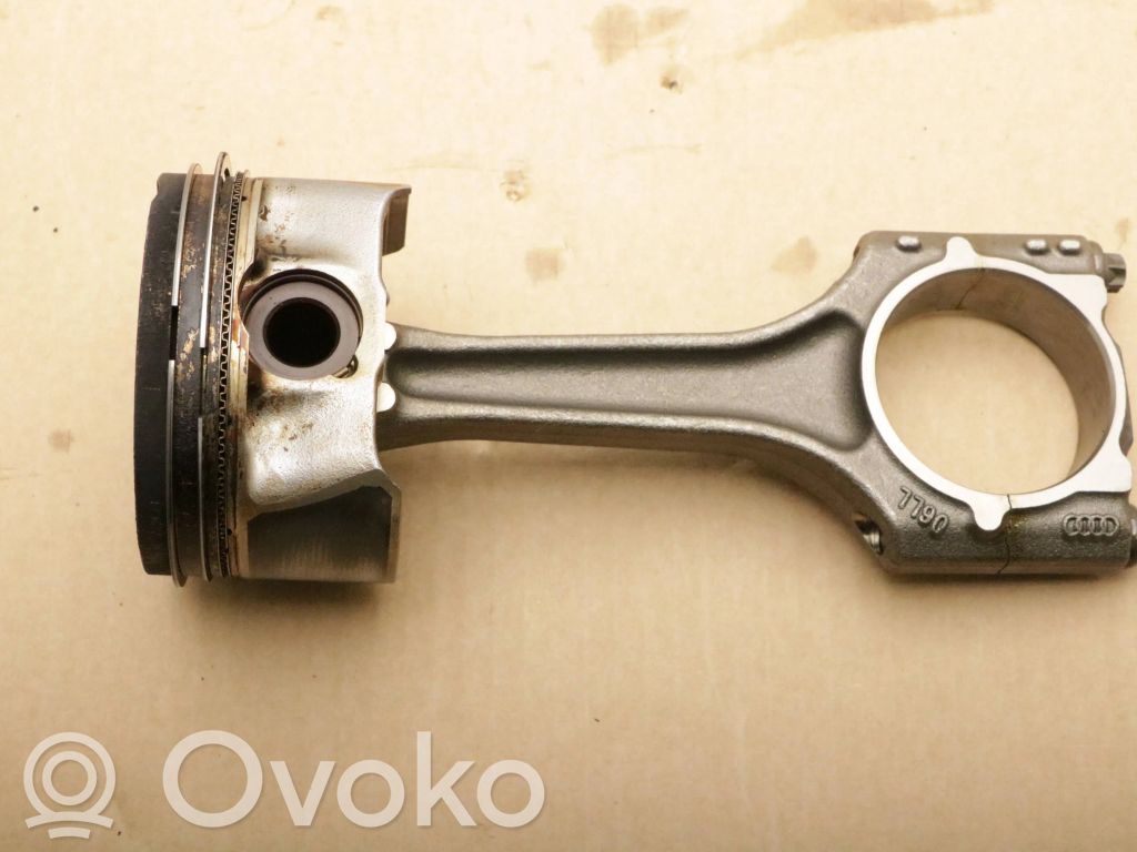 Audi A4 S4 B9 8W Tłok z korbowodem 