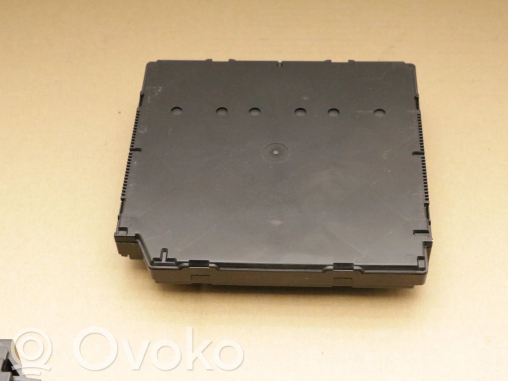 Volkswagen PASSAT B7 Module confort 