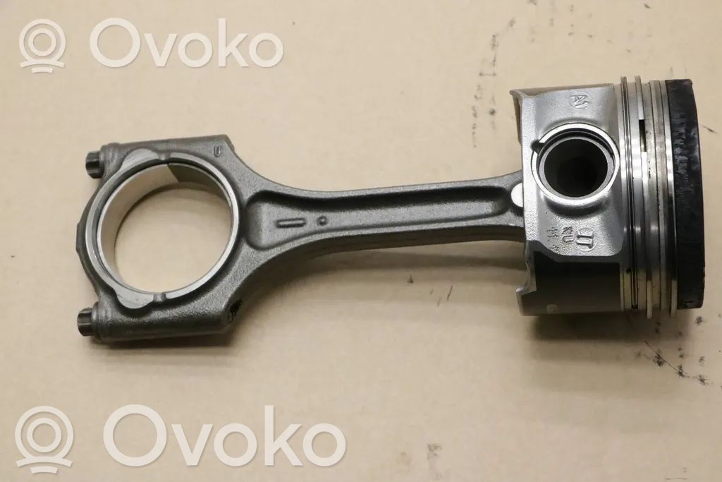 Volvo V40 Piston with connecting rod 