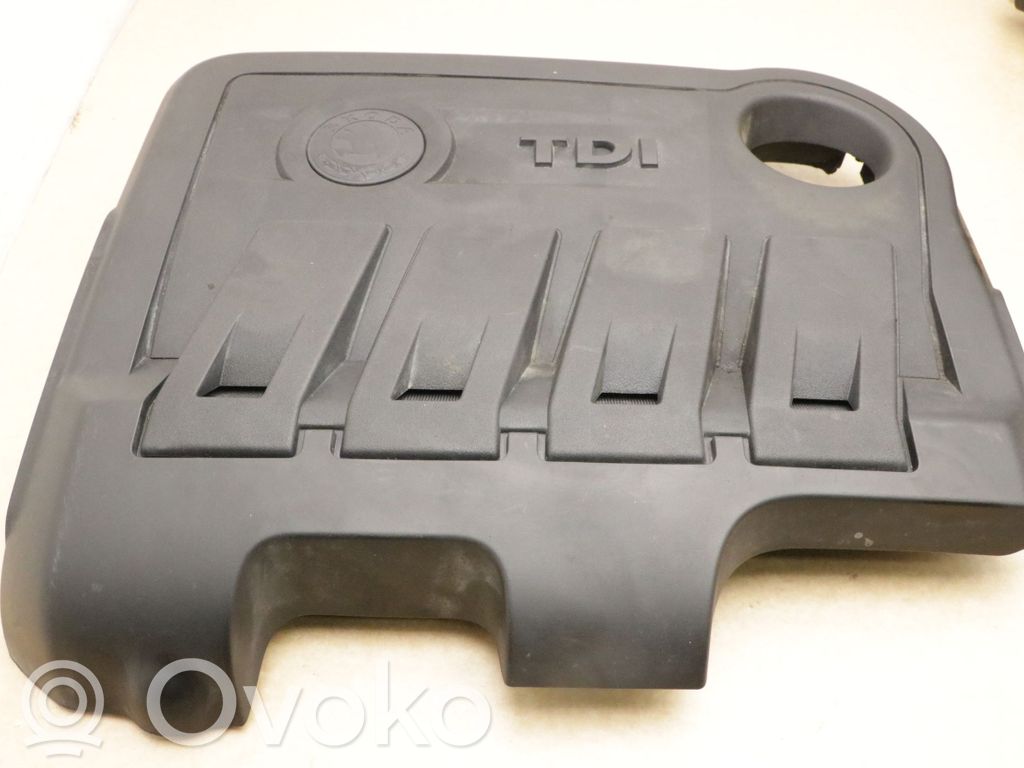 Skoda Octavia Mk2 (1Z) Cubierta del motor (embellecedor) 