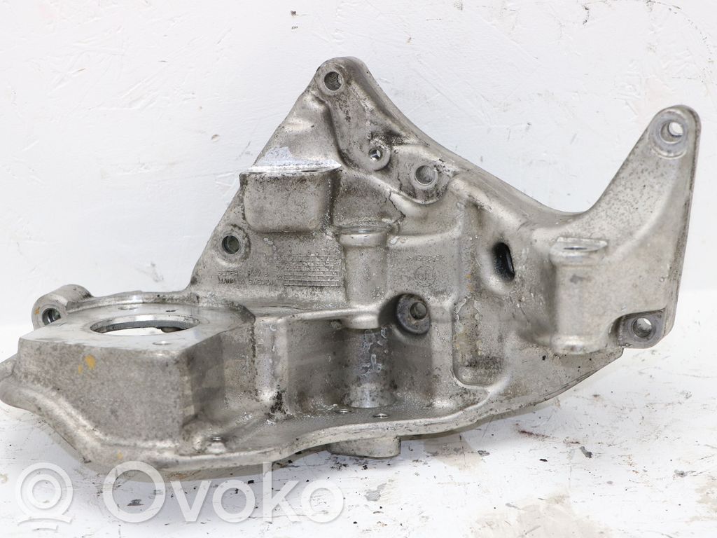 Volvo V40 Generator/alternator bracket 