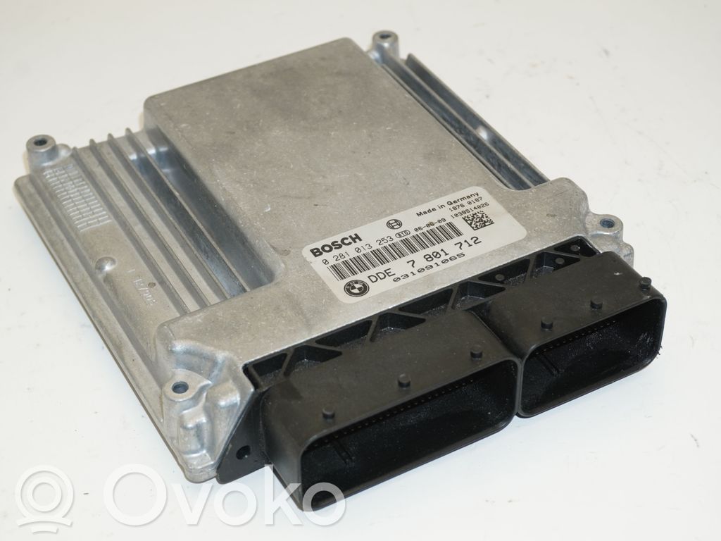 BMW 5 E60 E61 Variklio valdymo blokas 