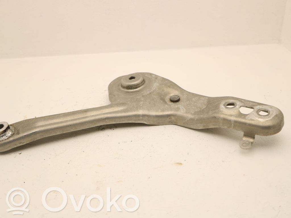 BMW XM Cits aizmugures šasijas elements 