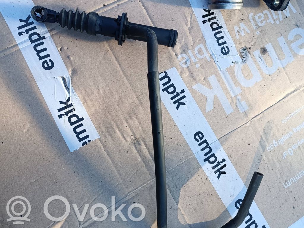 Renault Clio III Clutch master cylinder 